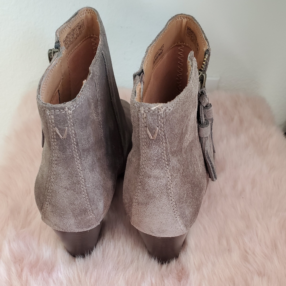 Vionic Ankle Boots for women size 12W. - Picture 13 of 13